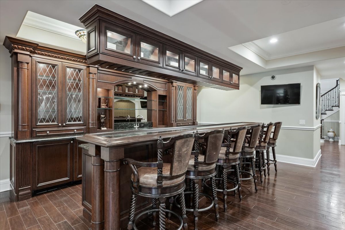 319 SHERIDAN Road