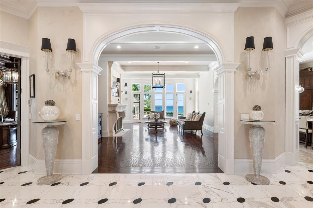 319 SHERIDAN Road