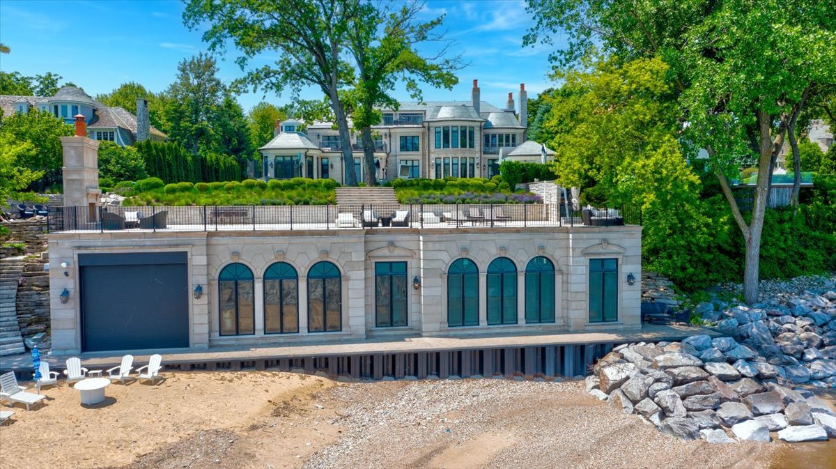 319 SHERIDAN Road