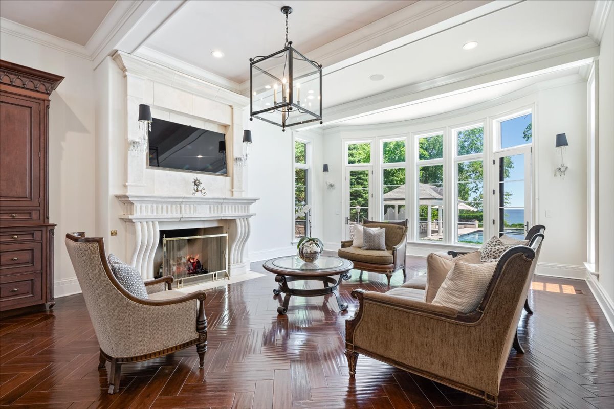 319 SHERIDAN Road