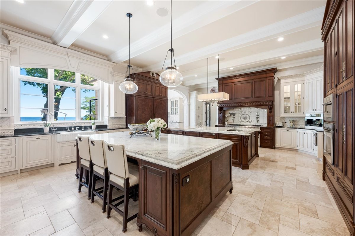 319 SHERIDAN Road