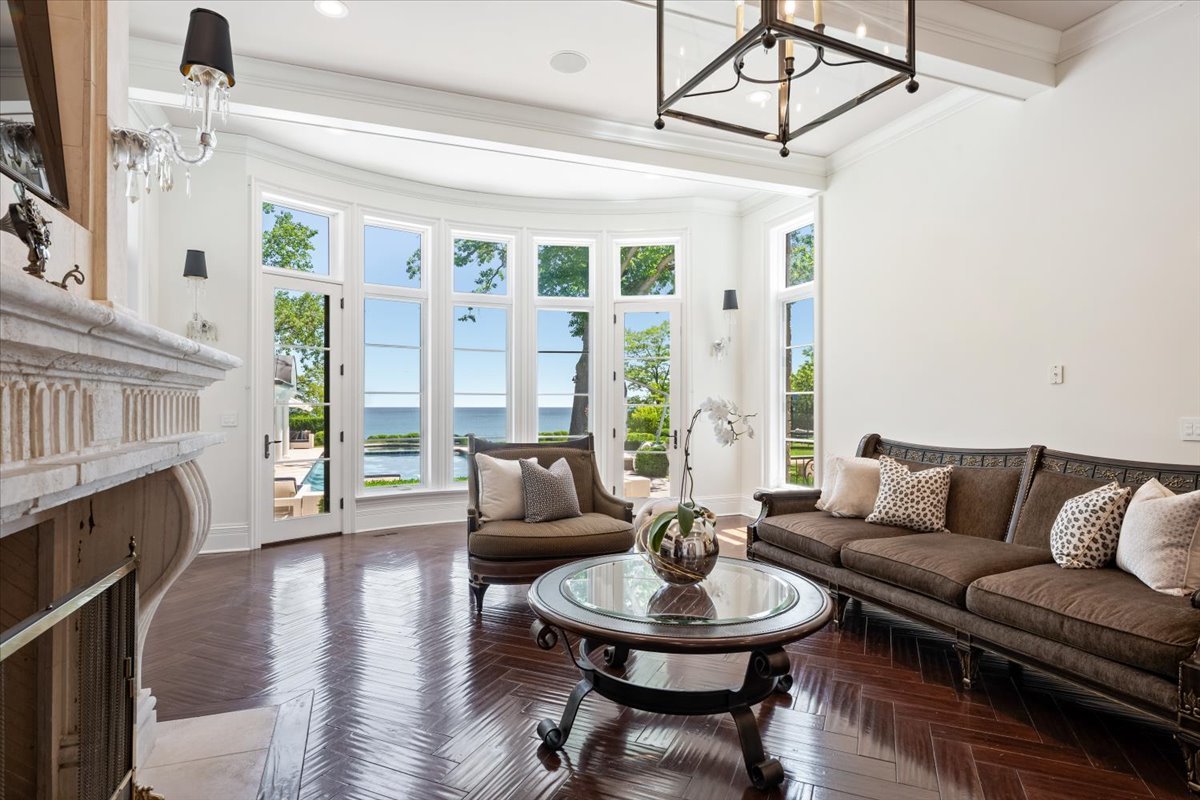 319 SHERIDAN Road