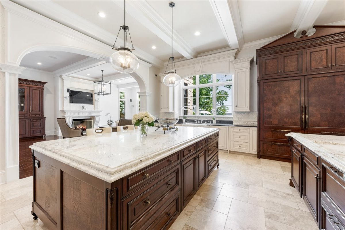 319 SHERIDAN Road