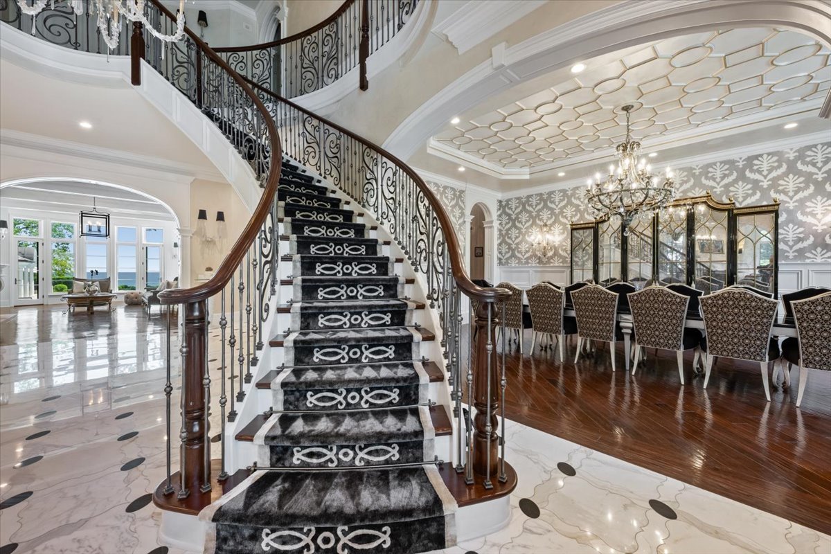 319 SHERIDAN Road