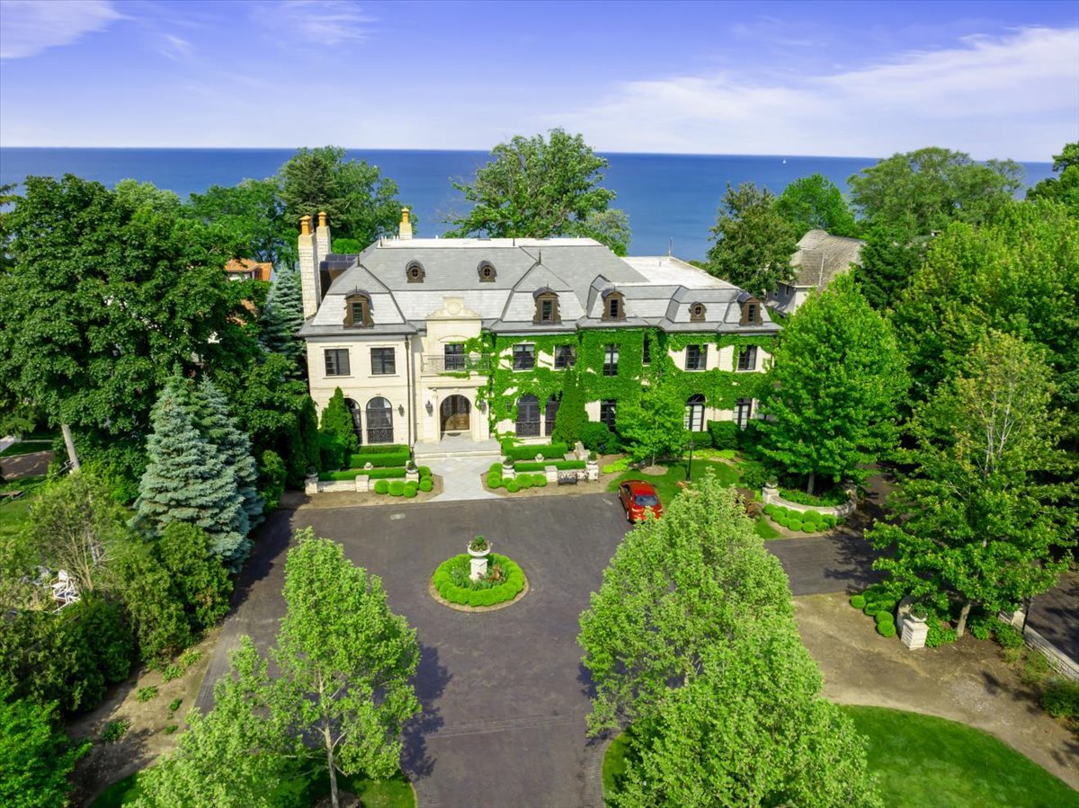 319 SHERIDAN Road