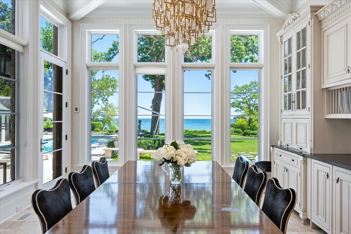 319 SHERIDAN Road