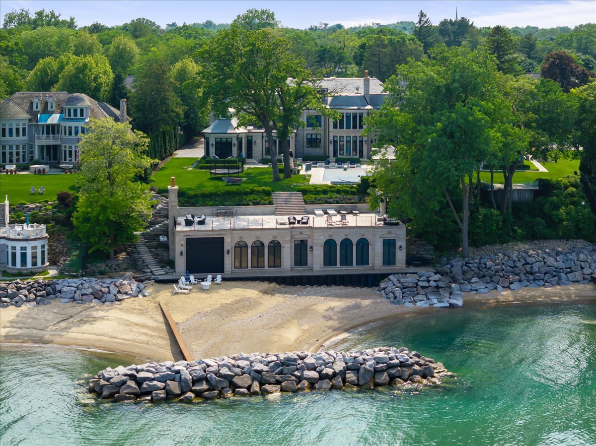 319 SHERIDAN Road