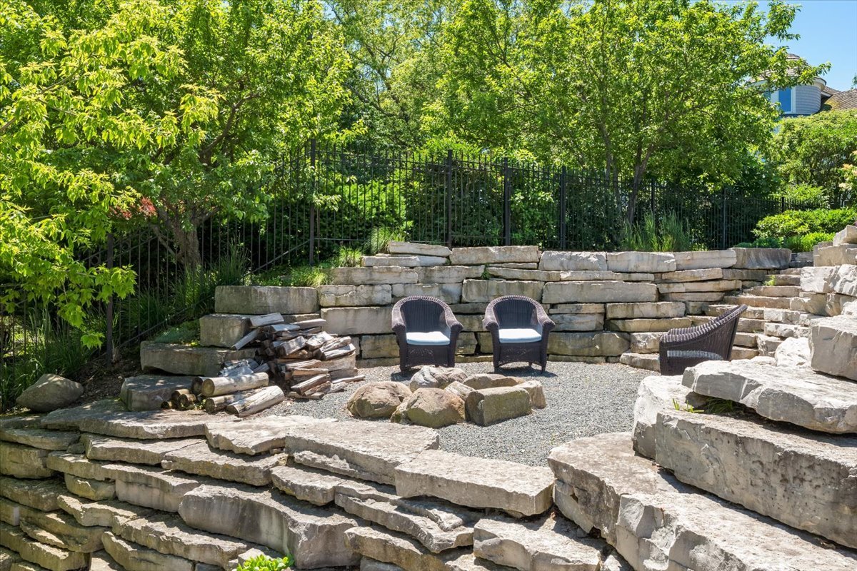 319 SHERIDAN Road