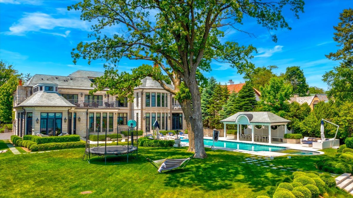 319 SHERIDAN Road