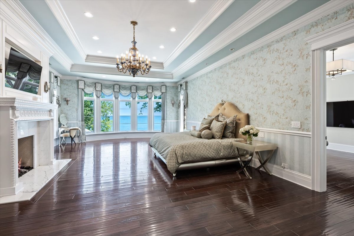 319 SHERIDAN Road