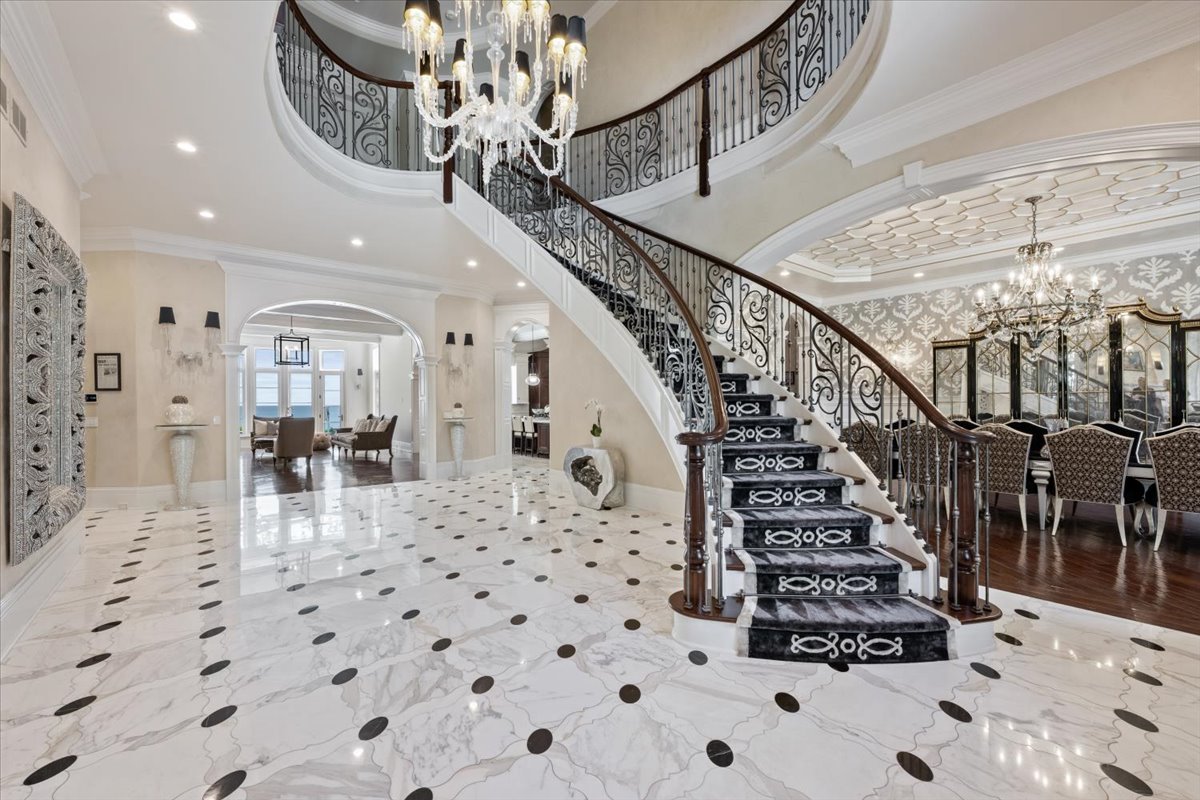 319 SHERIDAN Road