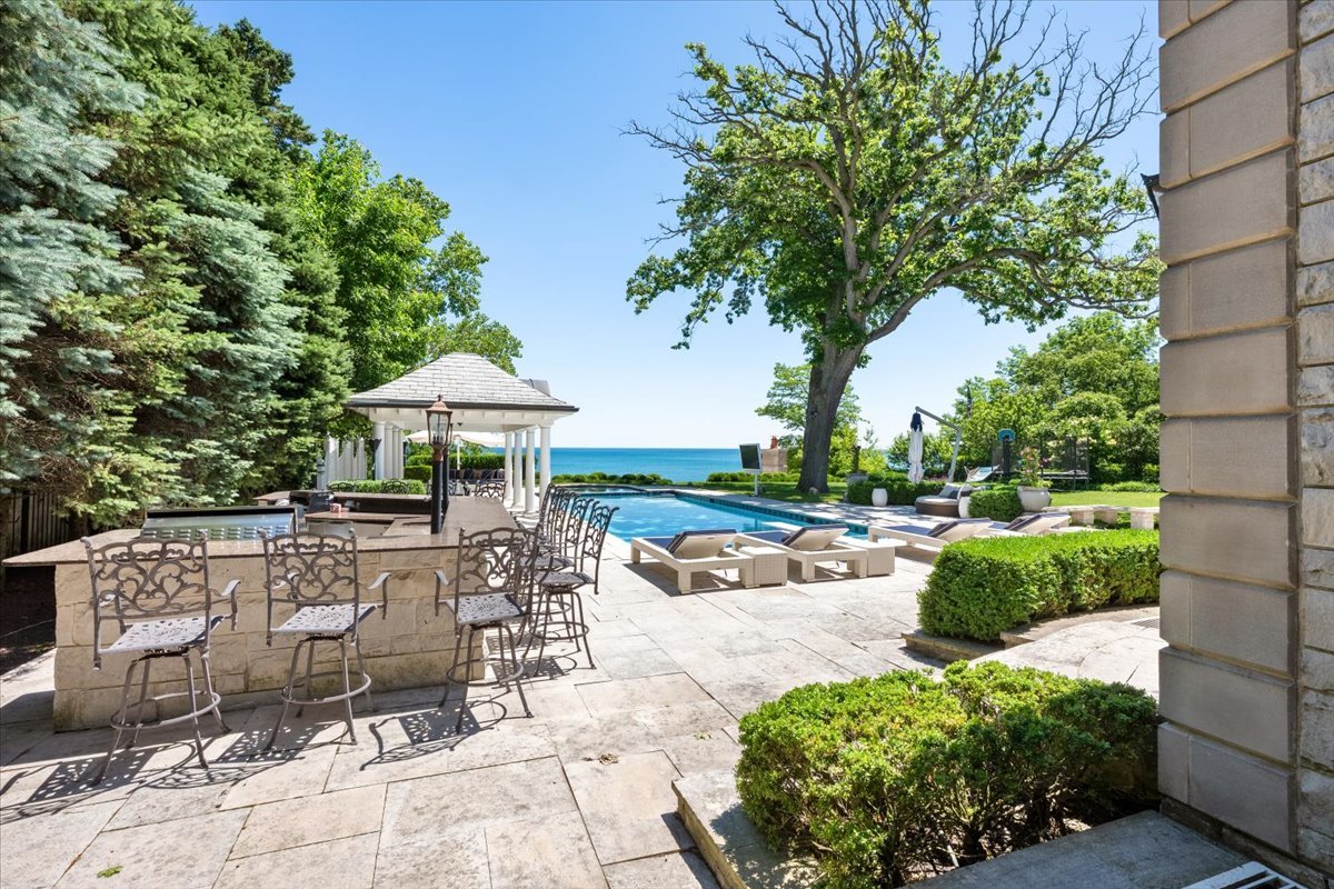 319 SHERIDAN Road