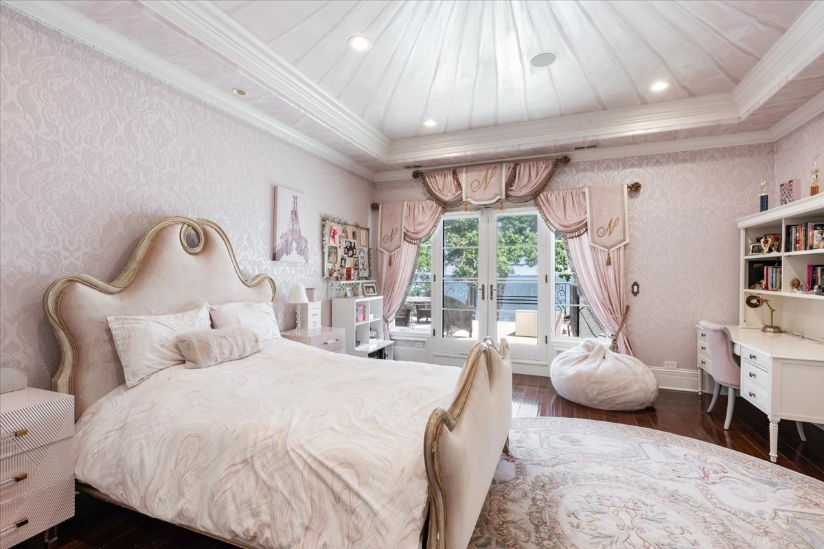 319 SHERIDAN Road