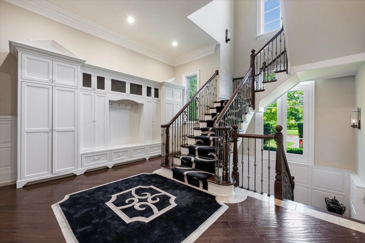 319 SHERIDAN Road