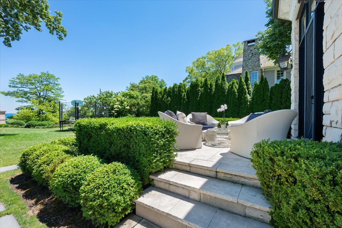 319 SHERIDAN Road
