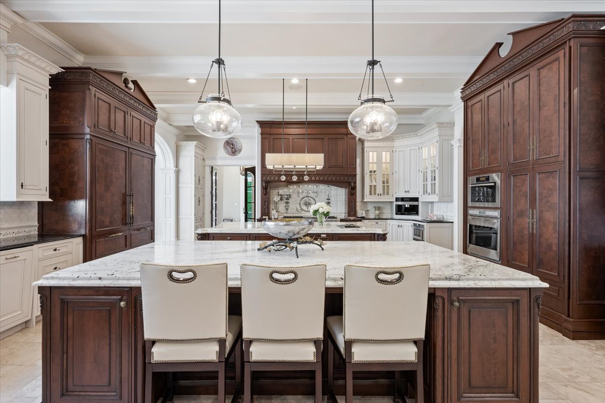 319 SHERIDAN Road