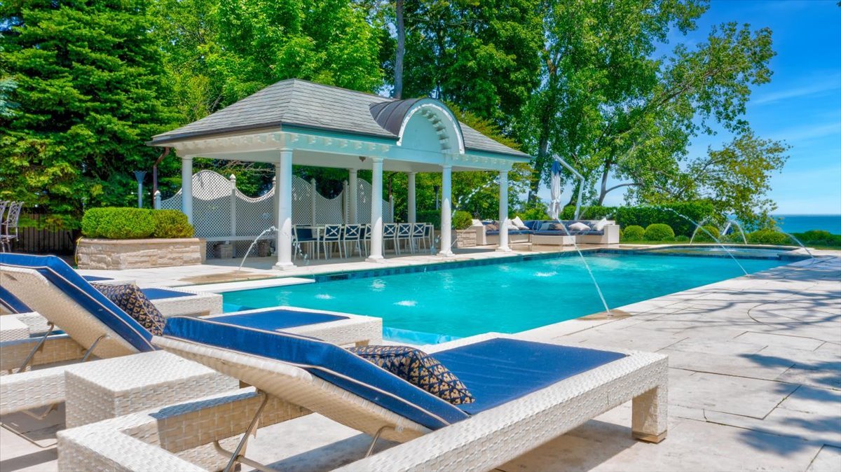 319 SHERIDAN Road