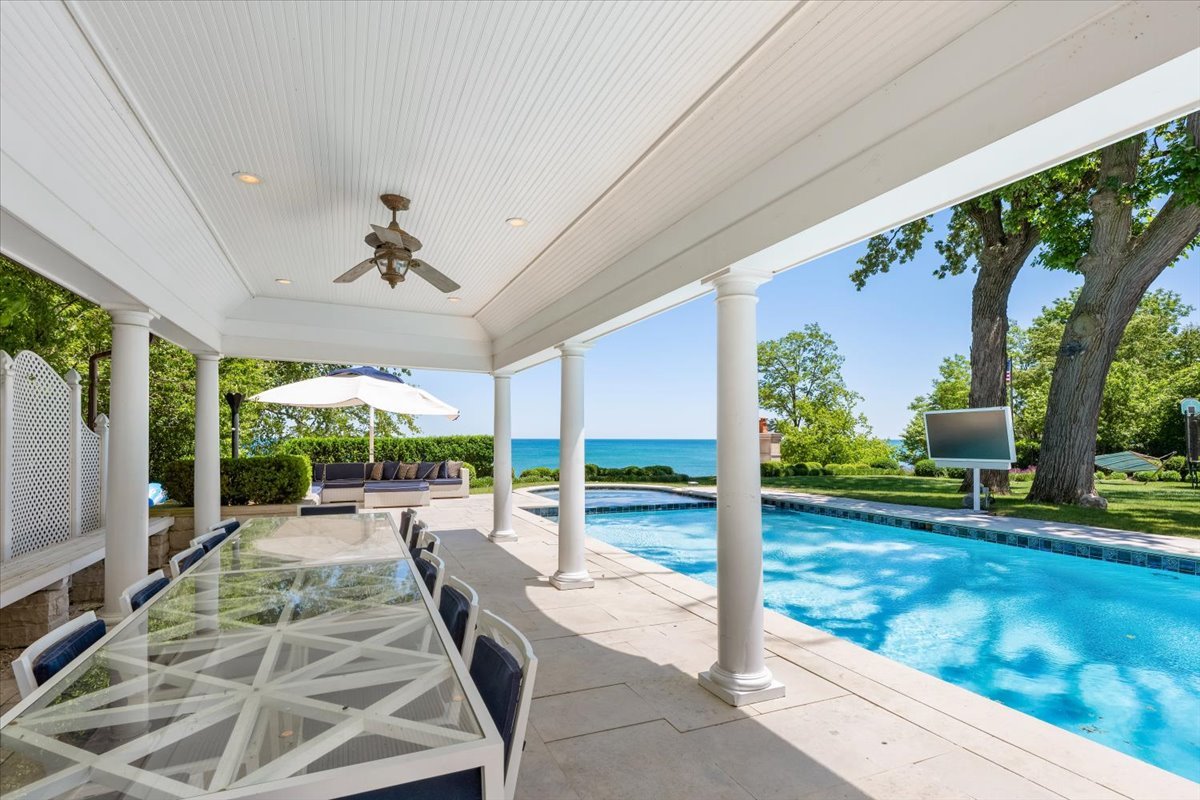 319 SHERIDAN Road