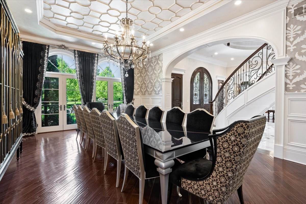319 SHERIDAN Road
