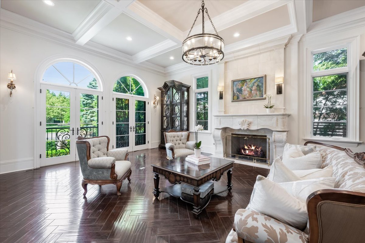 319 SHERIDAN Road