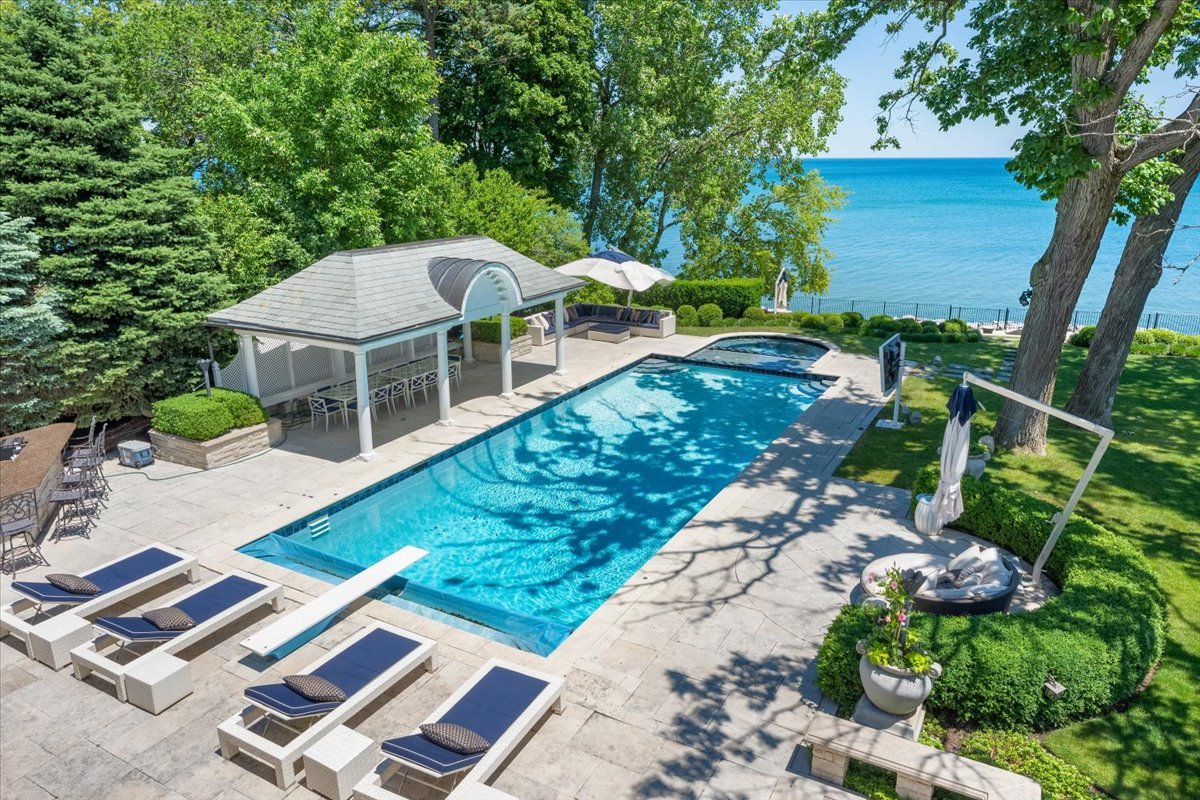 319 SHERIDAN Road