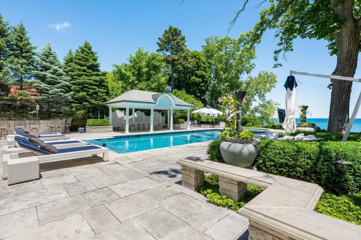319 SHERIDAN Road