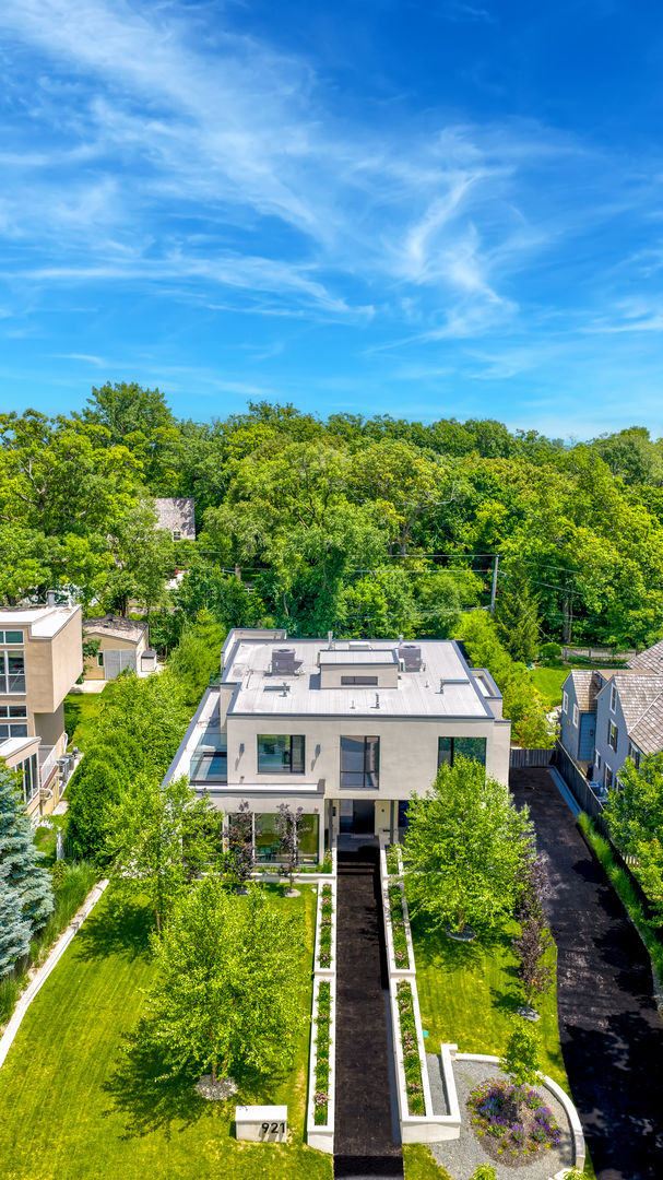 921 Sheridan Road