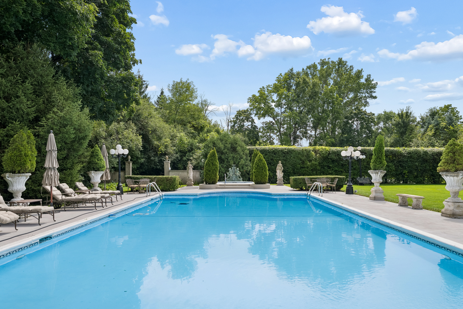 275 Sussex Lane