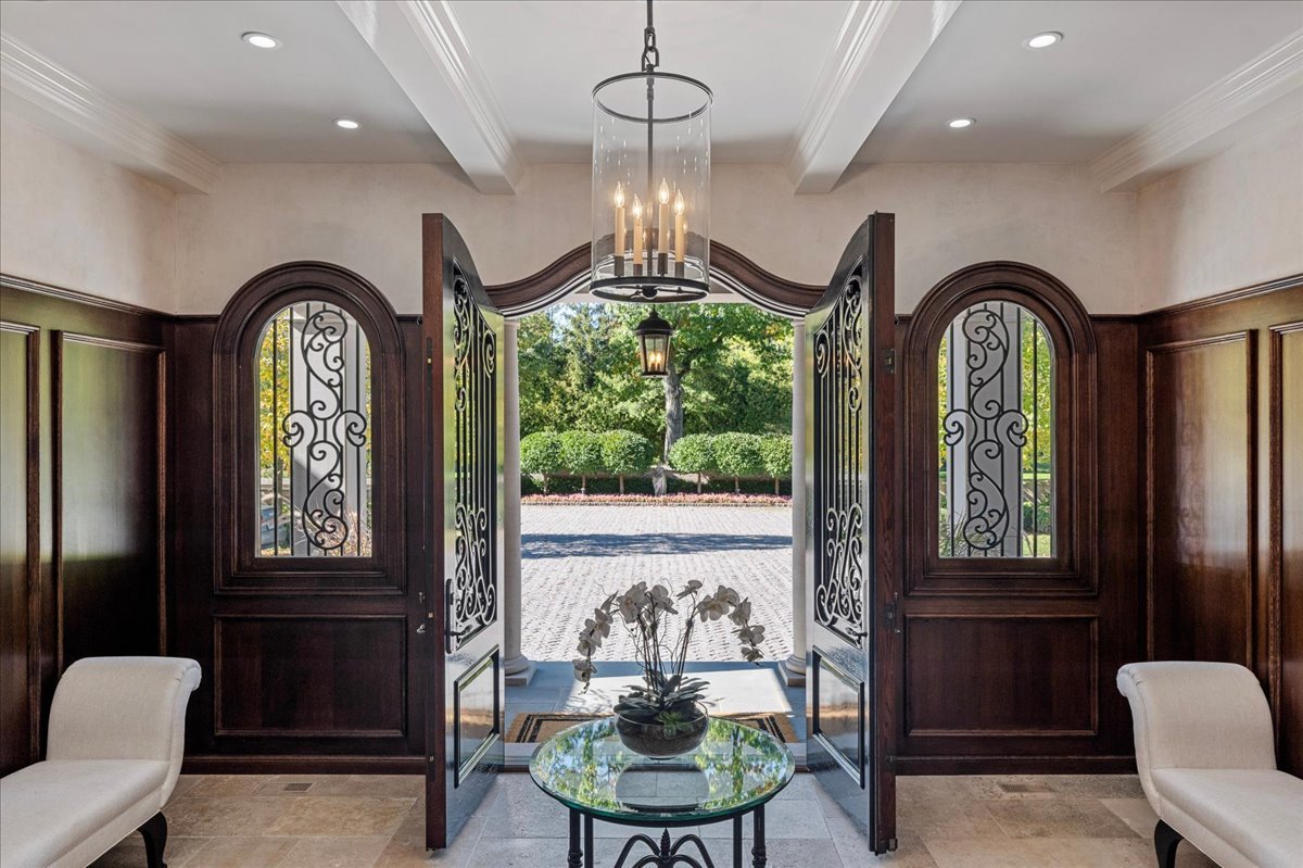 595 Circle Lane