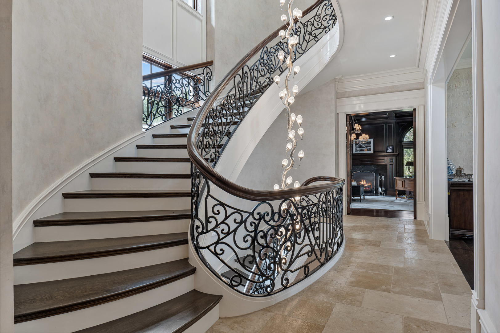595 Circle Lane