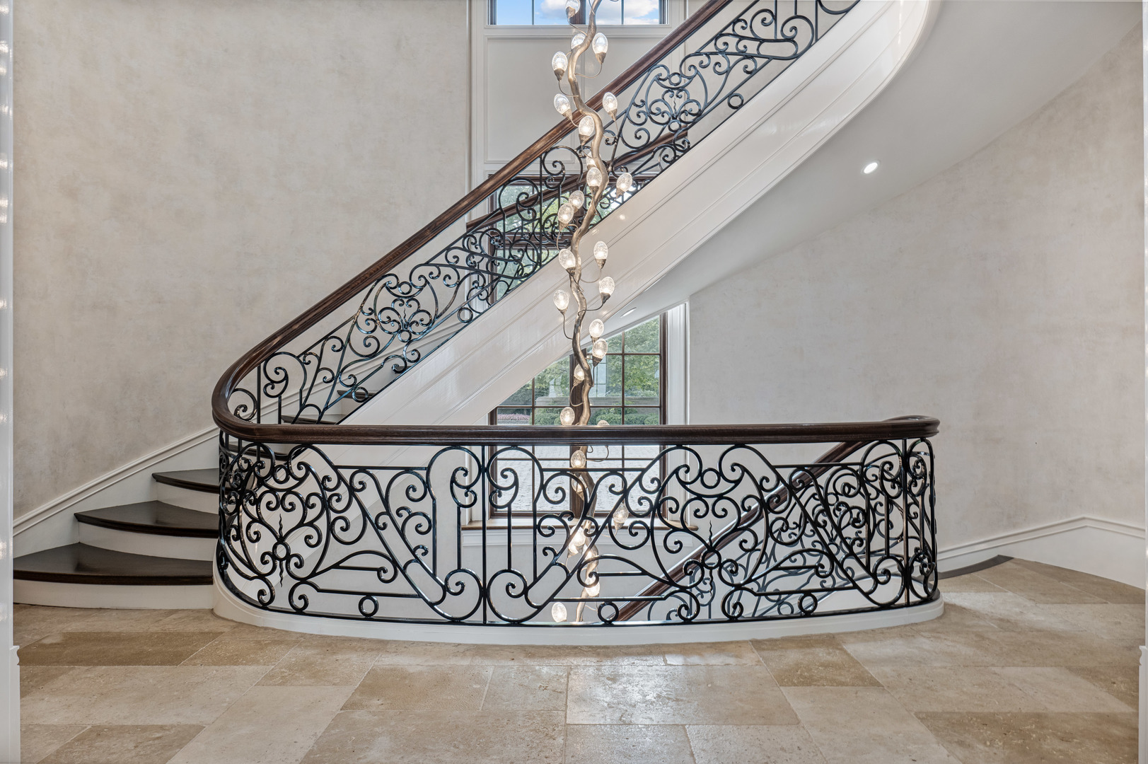 595 Circle Lane