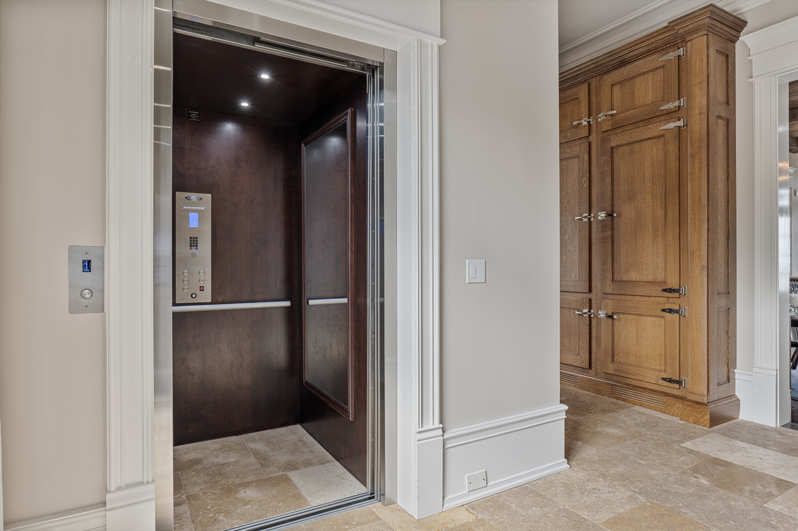 595 Circle Lane