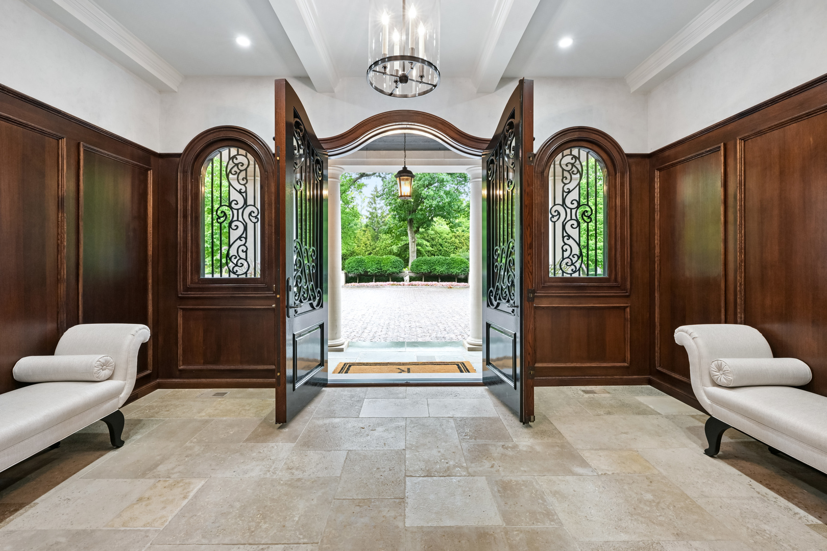 595 Circle Lane