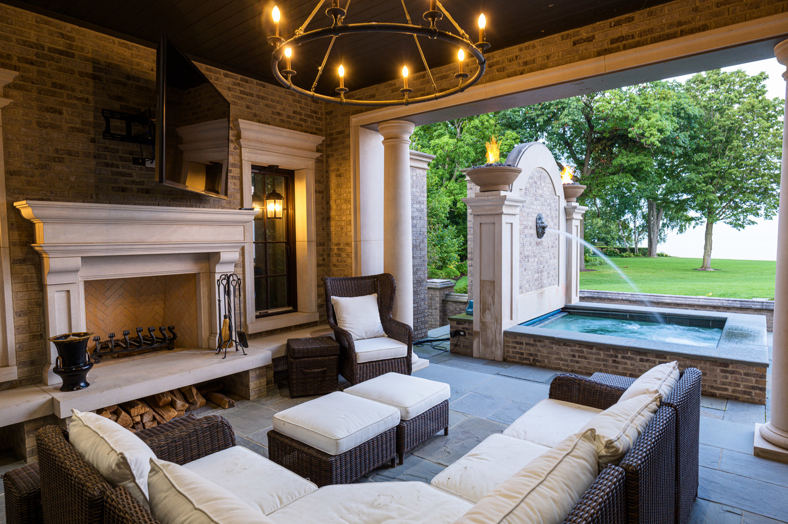 595 Circle Lane