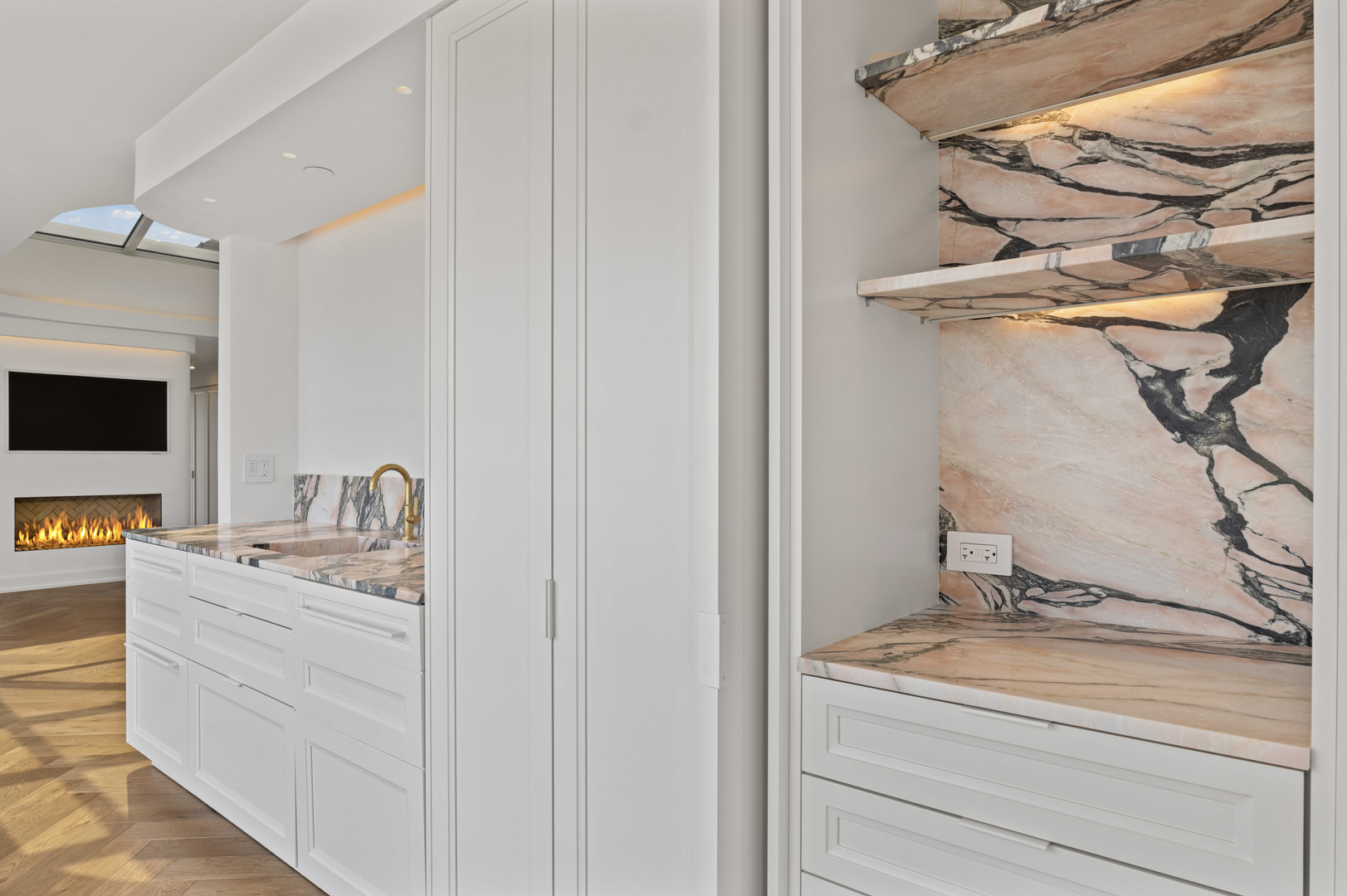 1618 SHERIDAN Road Unit: PH