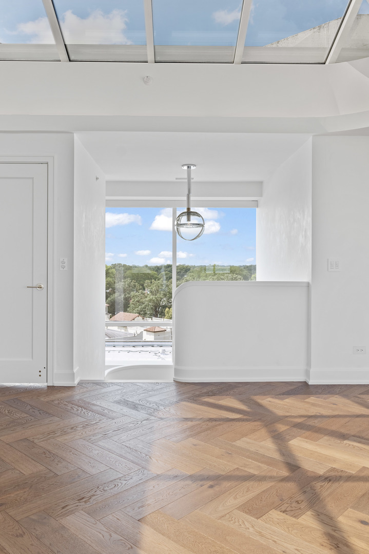 1618 SHERIDAN Road Unit: PH