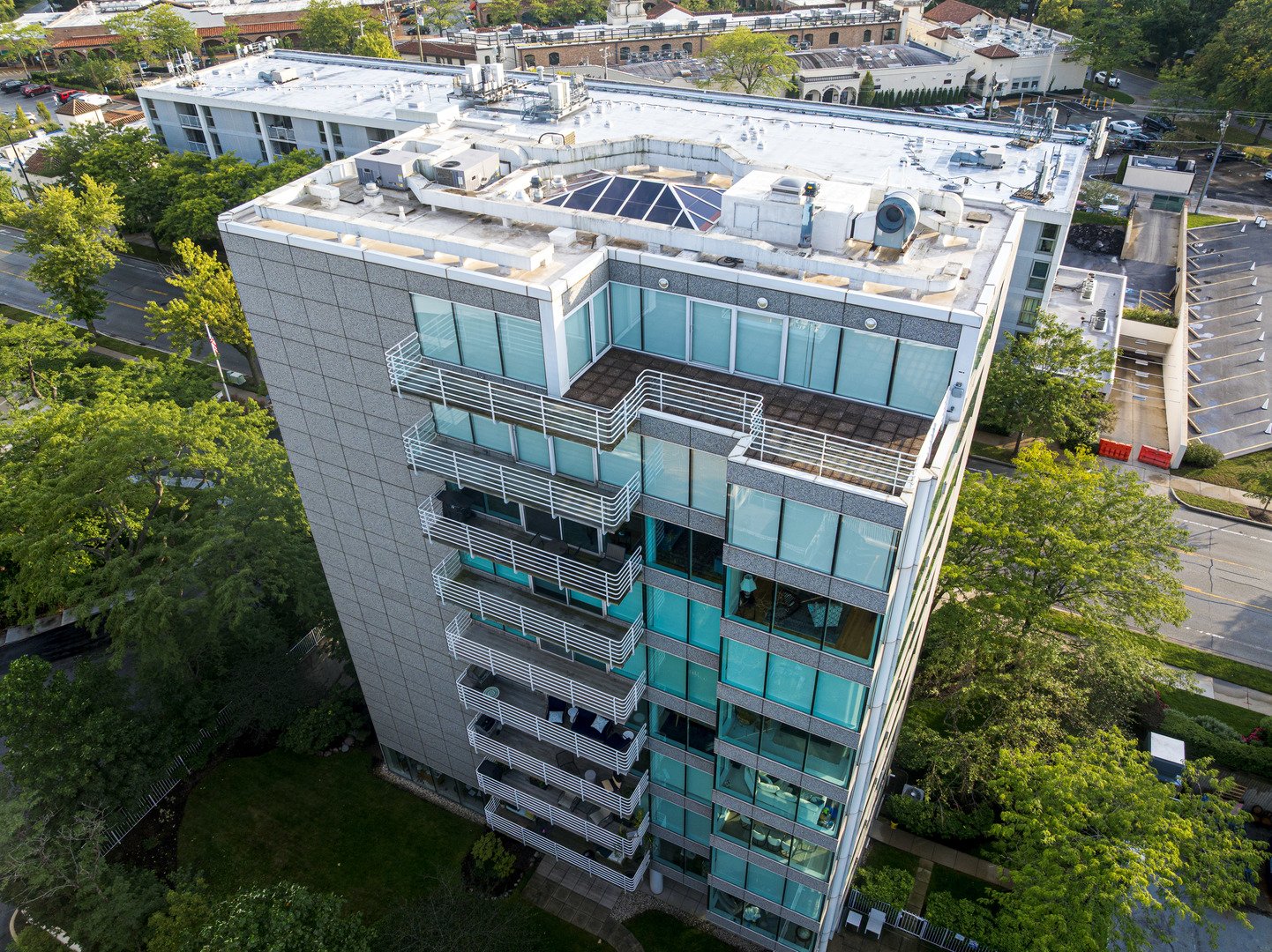 1618 SHERIDAN Road Unit: PH