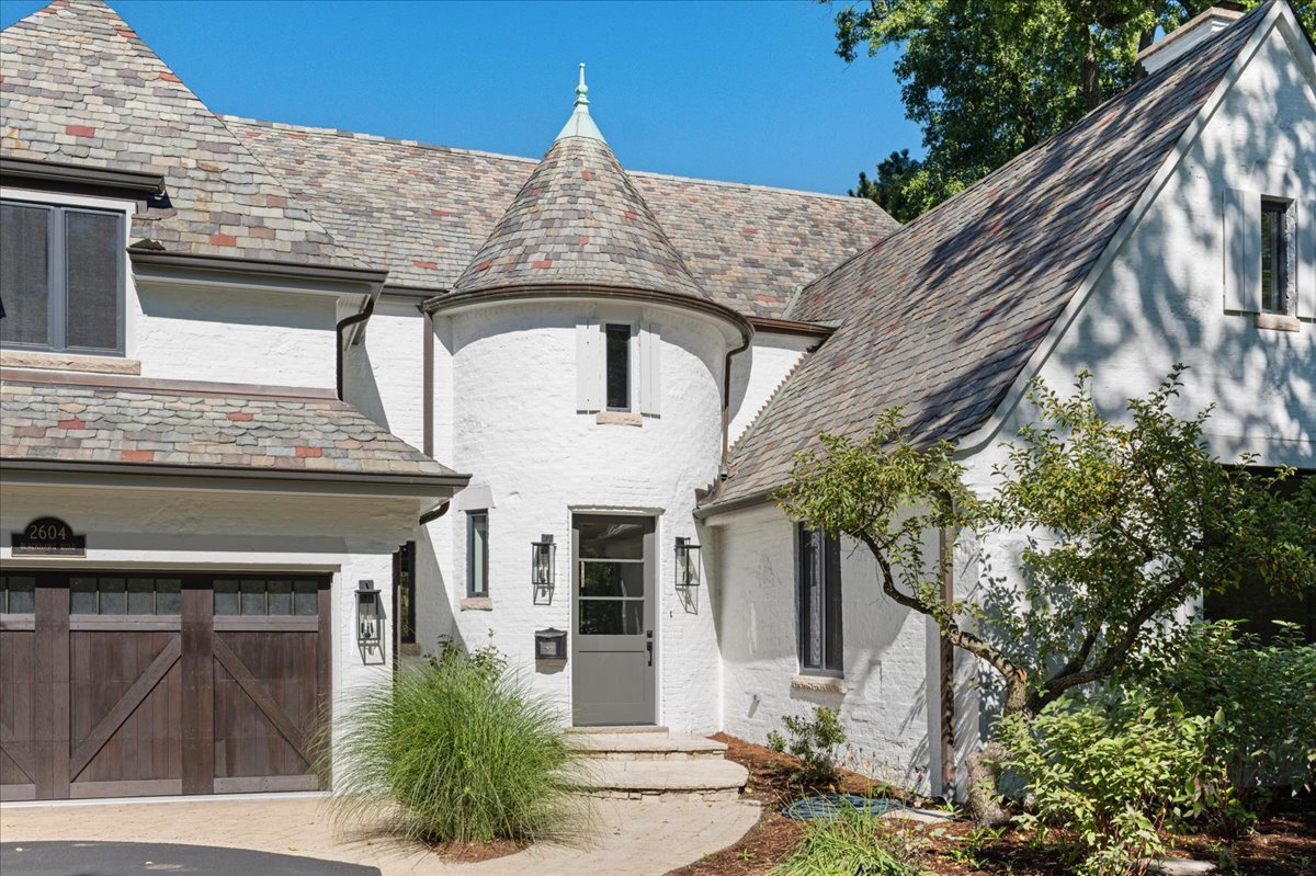 2604 Blackhawk Road
