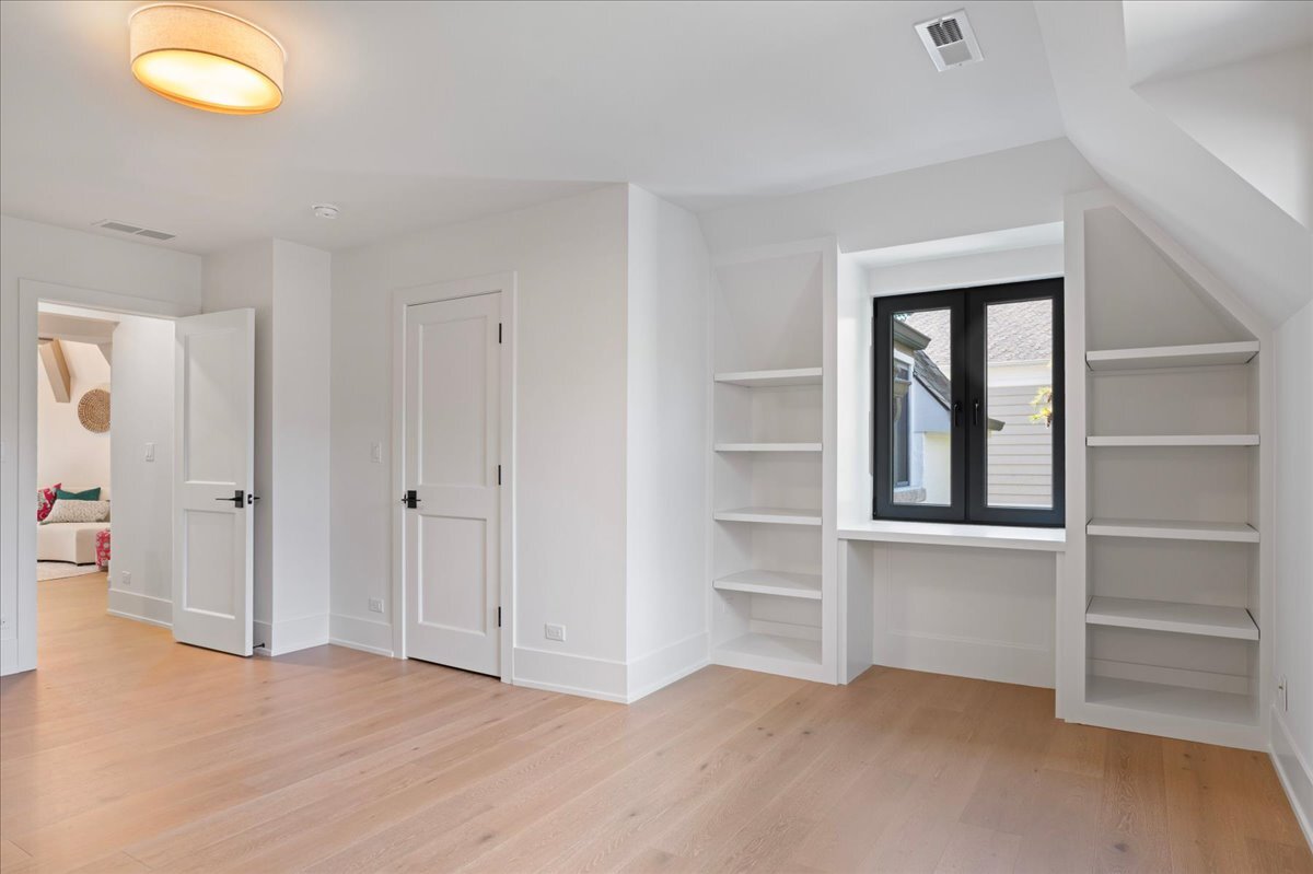 2604 Blackhawk Road