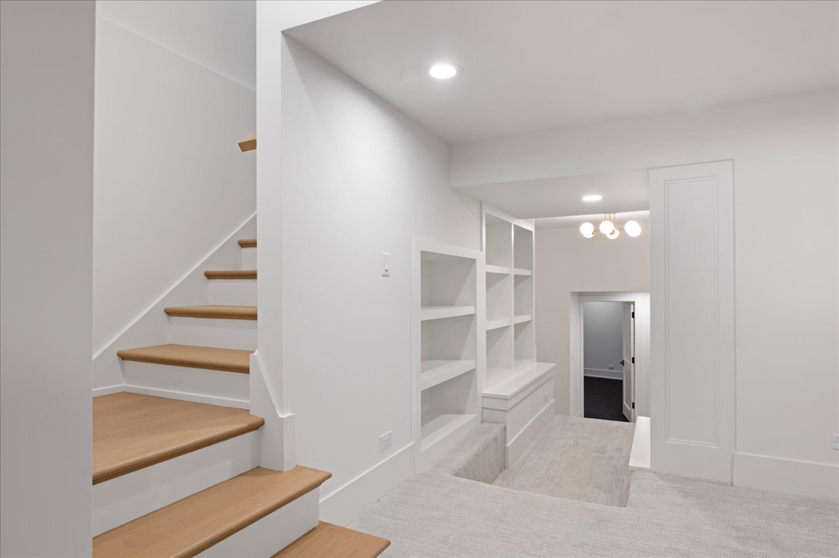 2604 Blackhawk Road