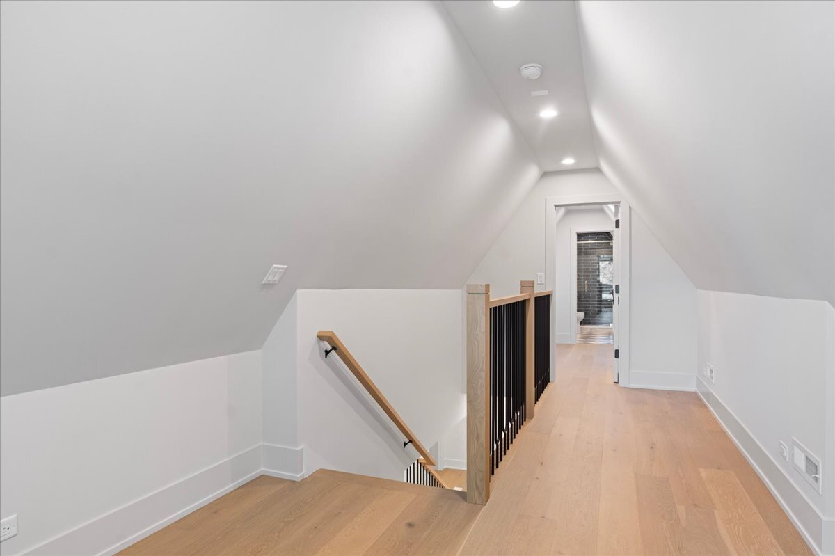 2604 Blackhawk Road