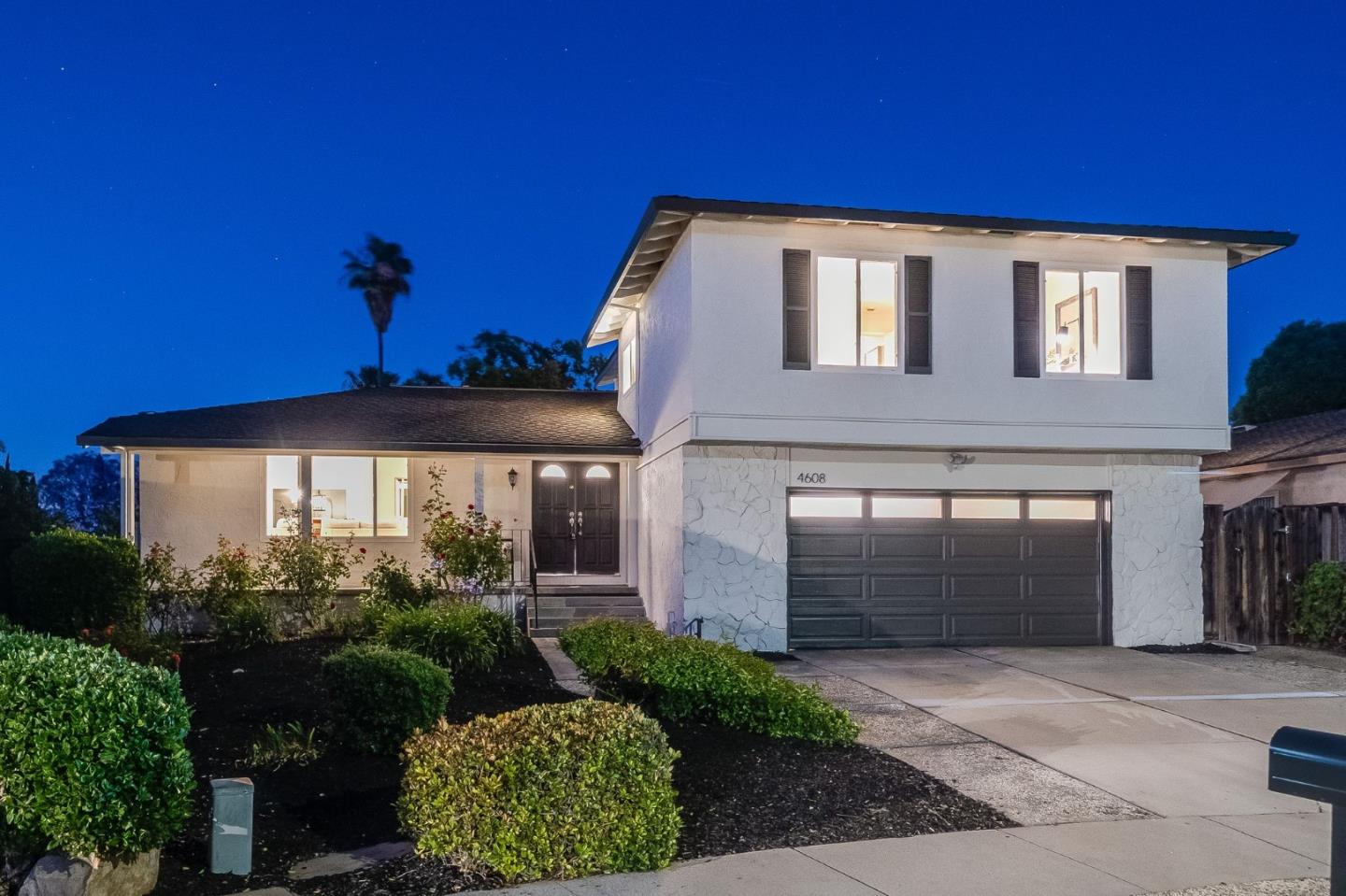 4608 Royal Garden Place