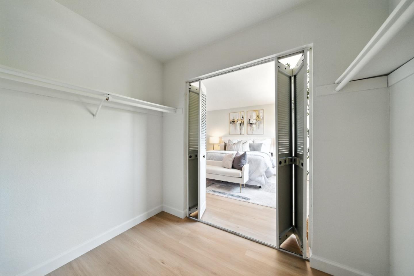 4608 Royal Garden Place