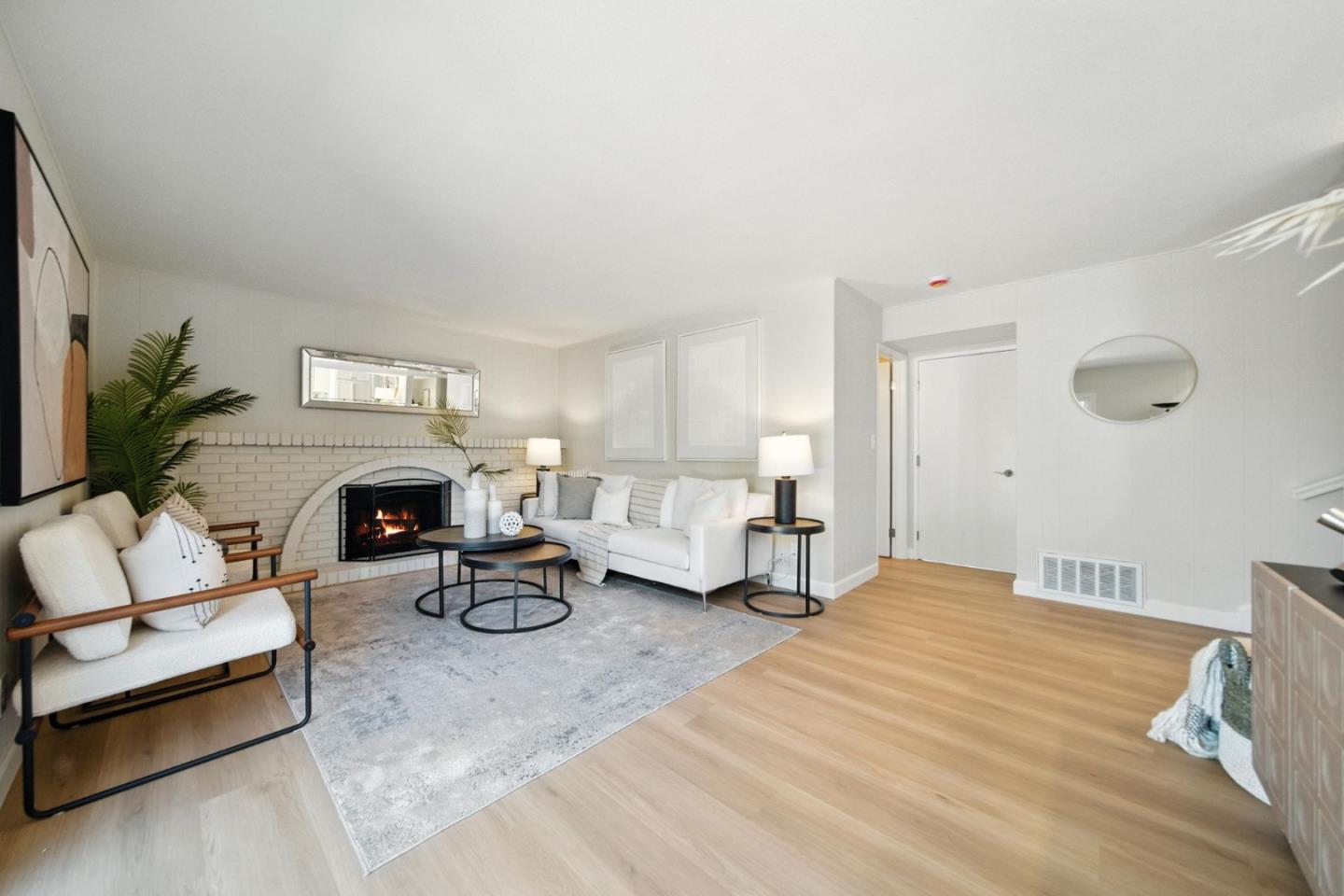 4608 Royal Garden Place