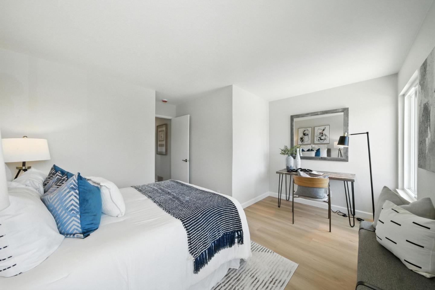 4608 Royal Garden Place