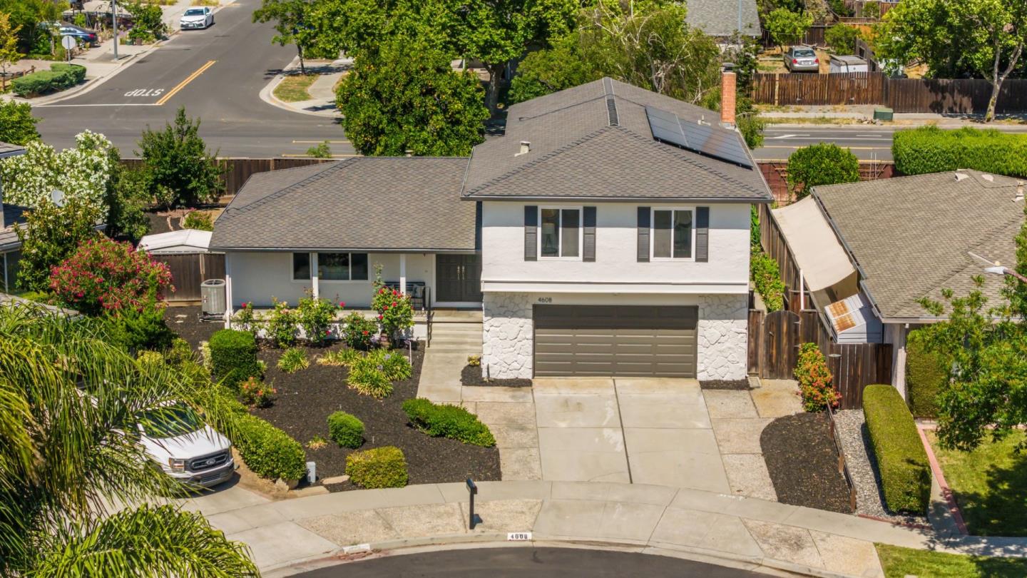 4608 Royal Garden Place