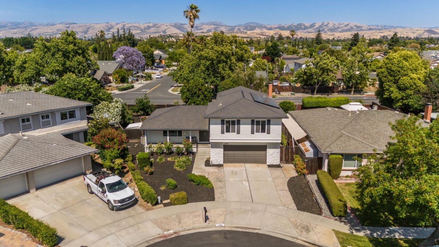 4608 Royal Garden Place