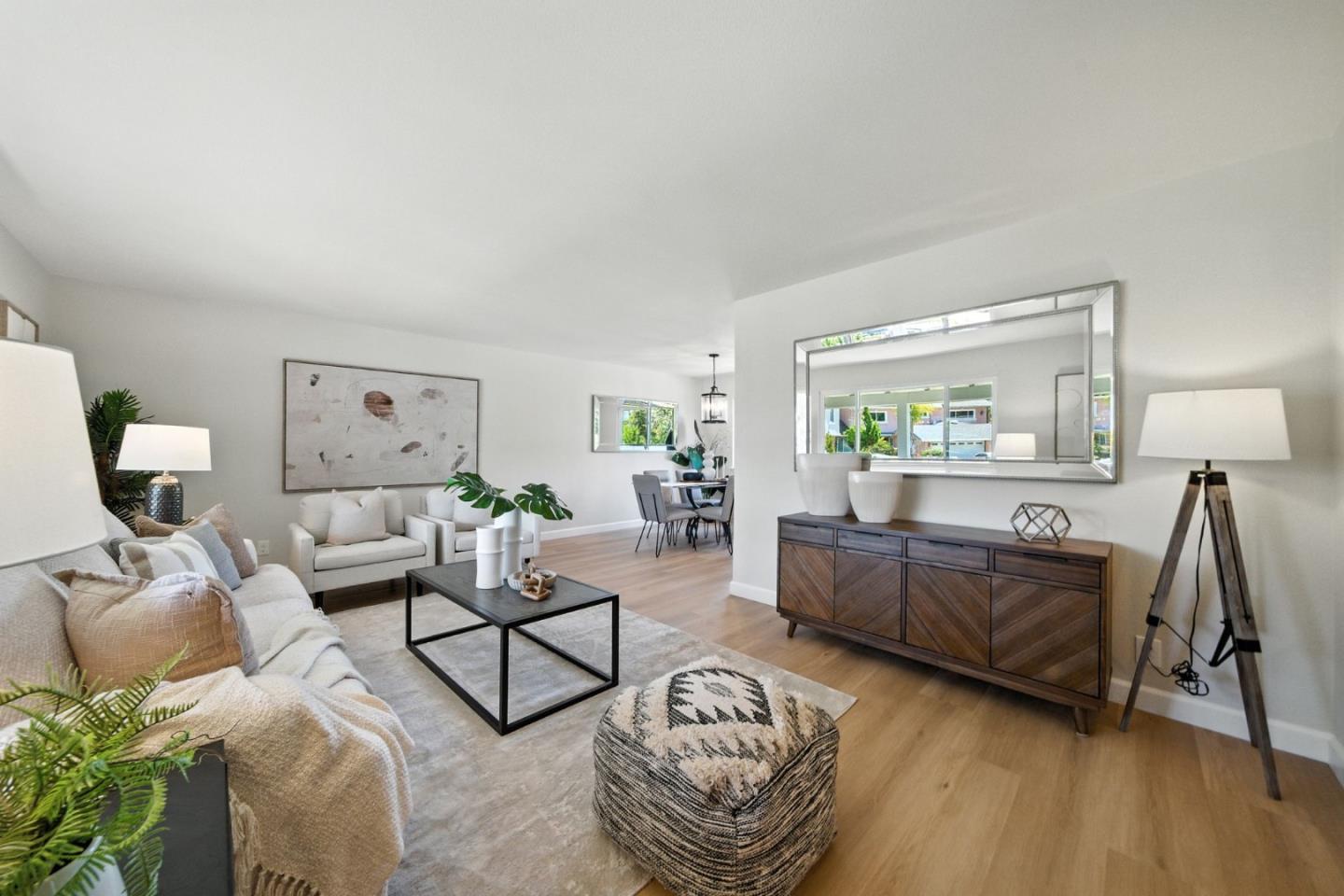 4608 Royal Garden Place