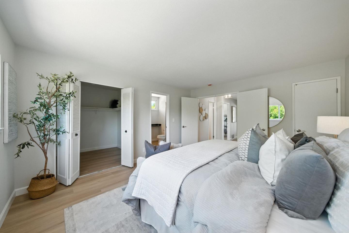 4608 Royal Garden Place