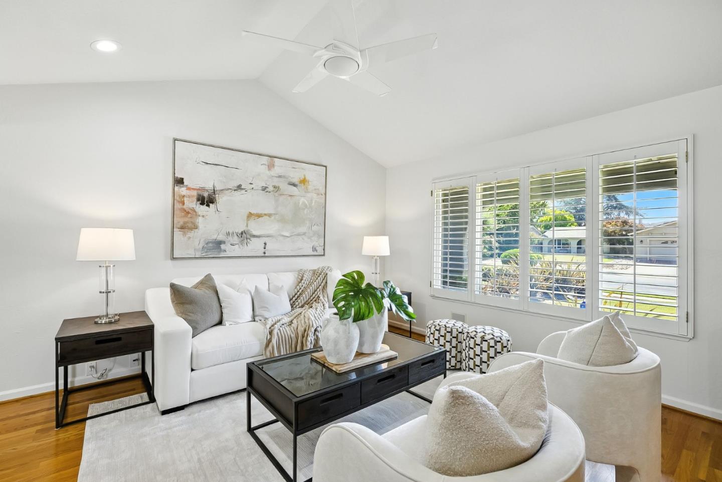 6182 Calle Del Conejo